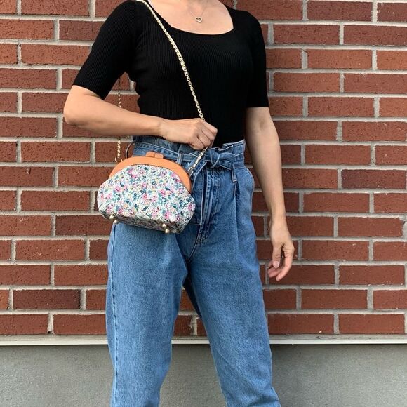 Handmade Genuine Leather Floral Printed Round Wooden Frame Clutch/CrossBody - Picture 5 of 16